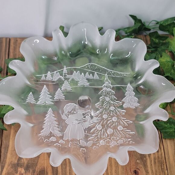 Mikasa. Holiday Classic. Footed Bon Bon. Frosted Glass Dish. NWT - Picture 2 of 9